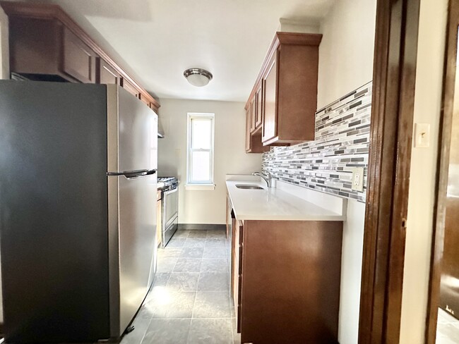 1-Bed 1-Bath - 113 Delafield Ave Rental