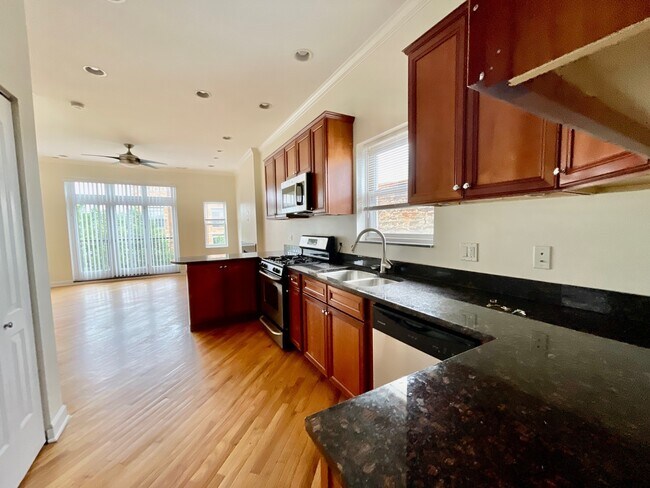 Photo - 2215 W Monroe St Unit 4