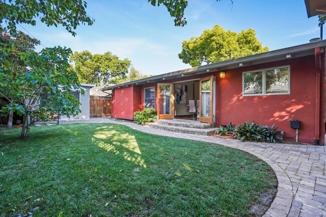 Photo - 2417 Johnson Pl
