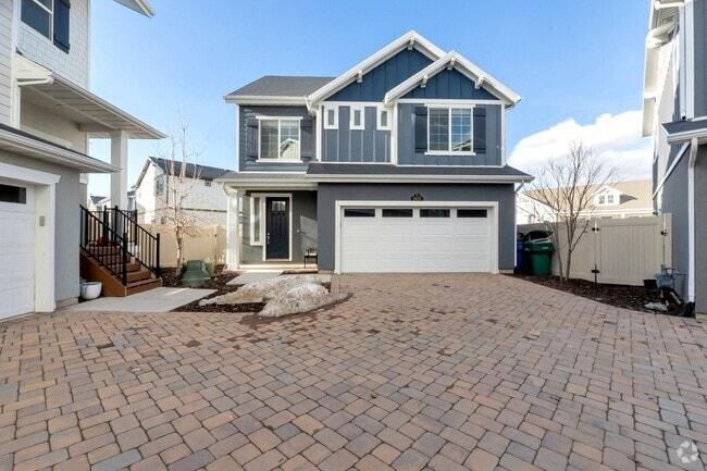 Building Photo - Modern Craftsman Freestanding Cottage Home...