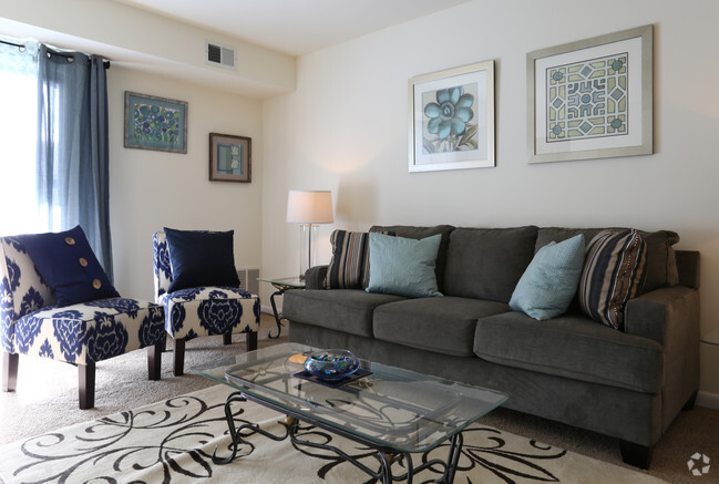 Living room - Pickwick Apartments