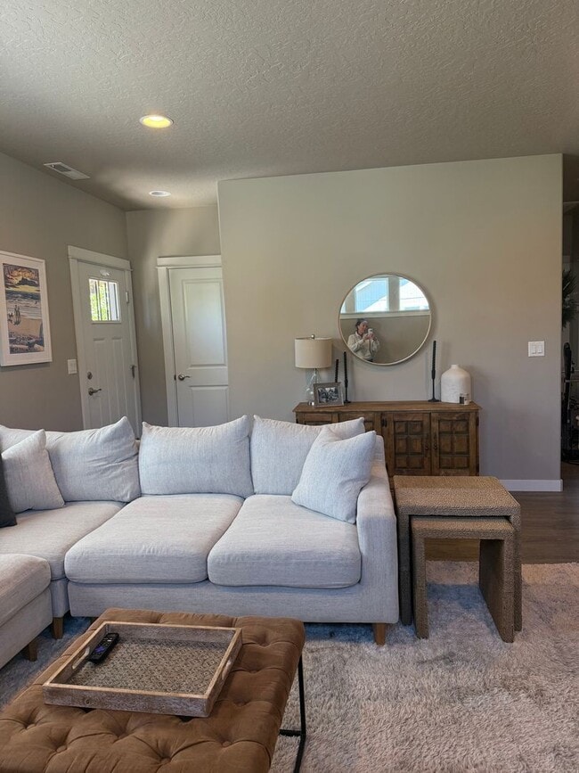 Photo - Beautiful 4-bdr with Bonus Loft and 3-car garage in Sisters!