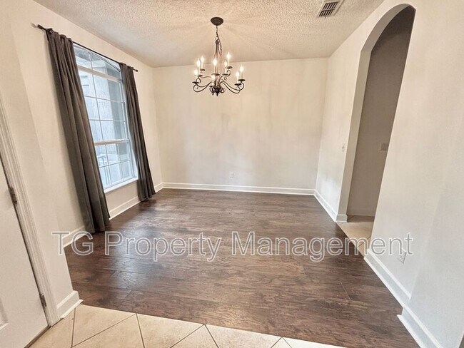 Photo - 614 Loire Ct