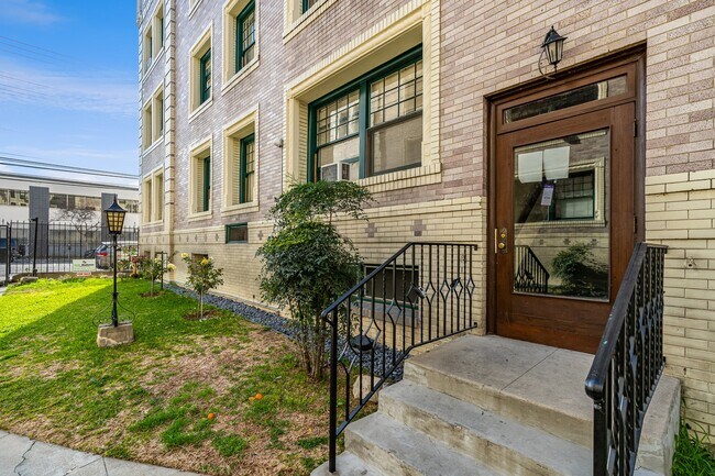 Photo - 2121 James M Wood Blvd Unit 221