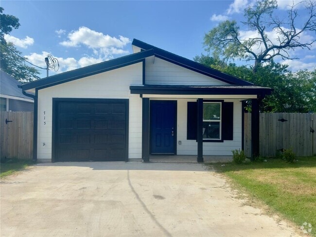 Building Photo - 715 E Live Oak St Rental