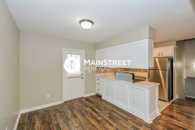Photo - 3 Bedroom Pet-Friendly Home in NASHVILLE, TN with Main Street Renewal