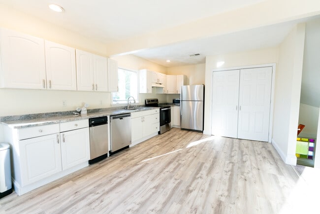 Photo - 323 Middlesex St Unit 2