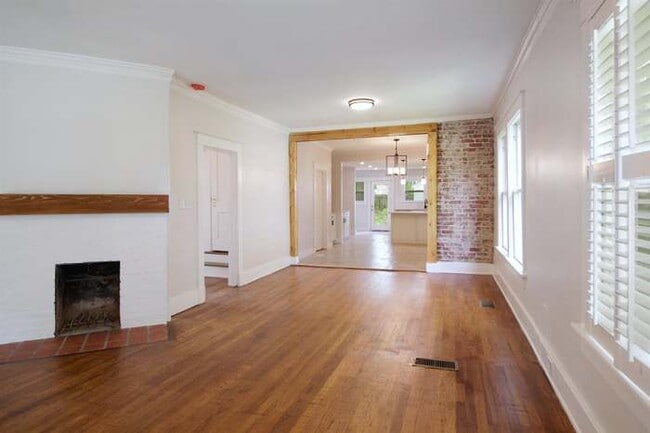 Building Photo - 2027 Higbee Ave