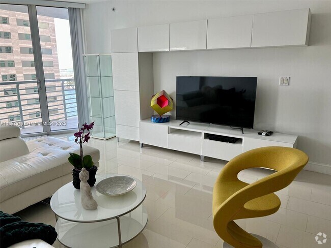 Building Photo - 335 S Biscayne Blvd Unit 2202 Rental