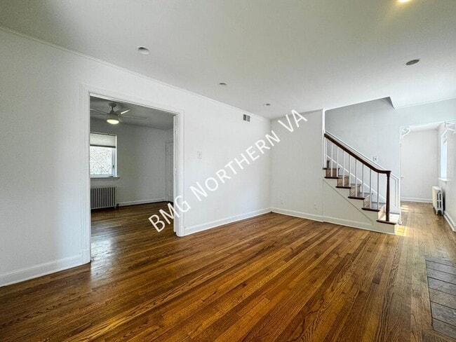 Photo - 6600 Braddock Rd