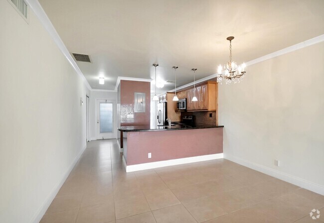 Building Photo - 2840 SW 13th St Unit 104 Rental