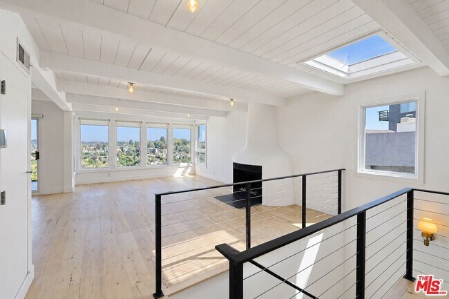 2226 Ronda Vista Dr