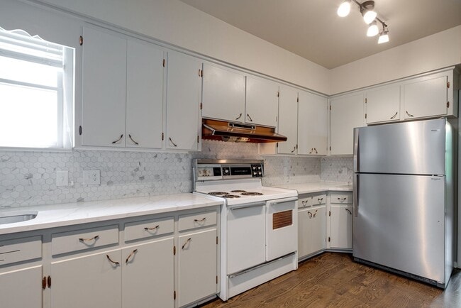 Photo - SF-001-4710 Nebraska Avenue Duplex Unit A