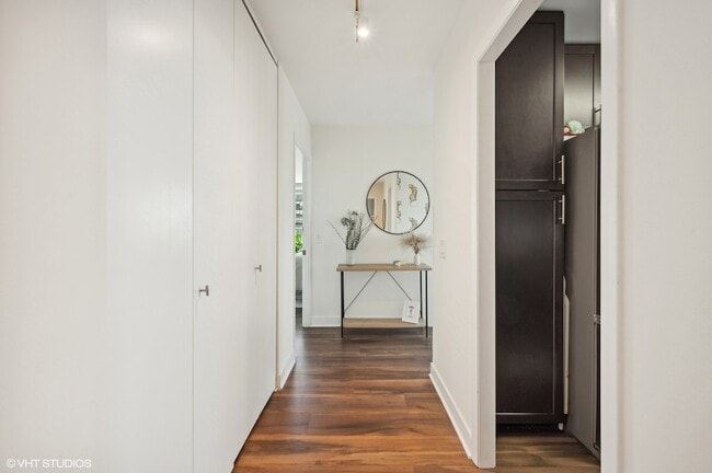 Photo - 1560 N Sandburg Terrace Unidad 2401