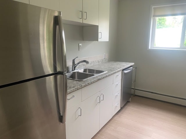 Building Photo - 9502-9599 99 Ave Unit 2