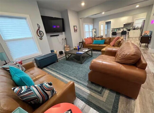 Photo - 2018 Detroit Ave NW