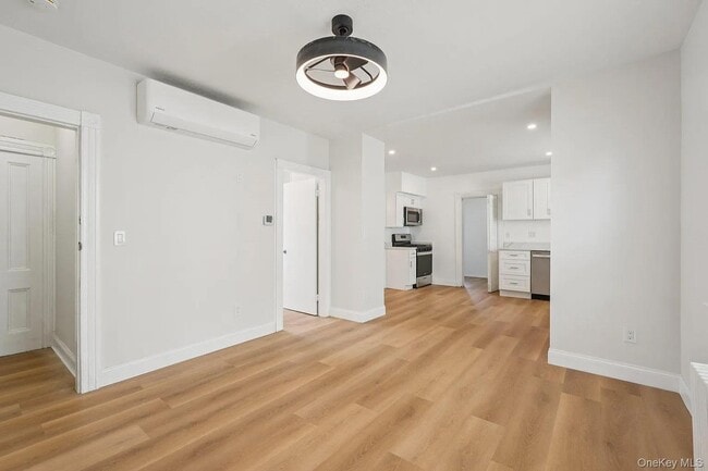 Building Photo - 332 Locust Ave Unit 1