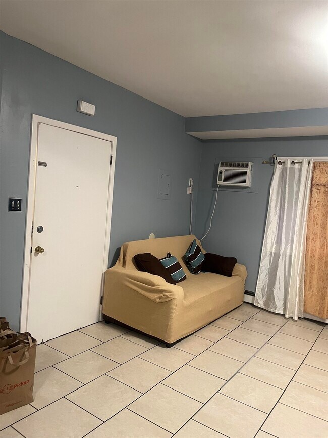 Photo - 512 Grand Ave