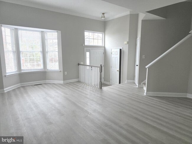 Photo - 676 McLeary Square SE