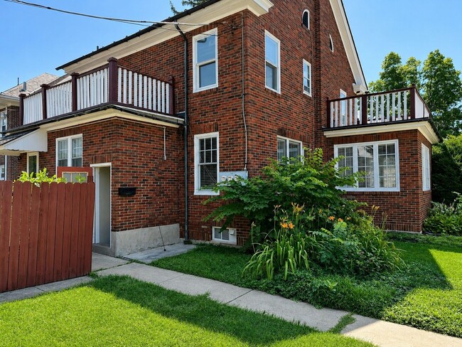 Building Photo - 401 E Lancaster Ave Unit 2