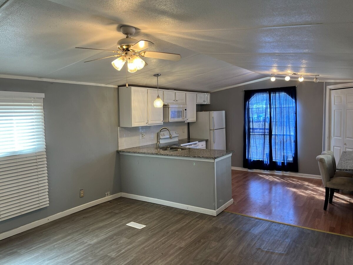 Photo - 6847 Skyview Dr SE