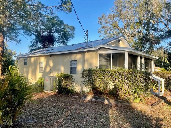 Photo - 914 E 7th St