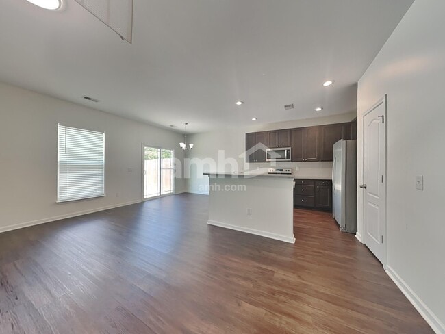 Photo - 137 Caledonia Dr