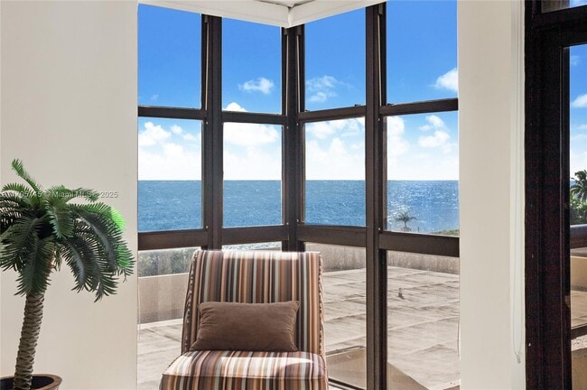 Building Photo - 2555 Collins Ave Unit 714 Rental