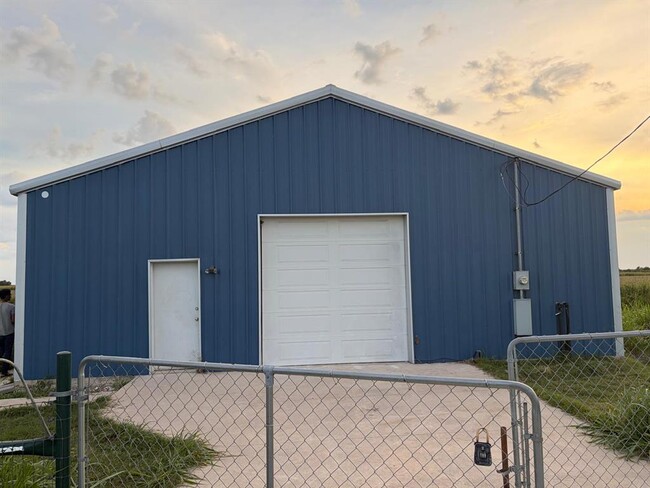 Building Photo - 2000 Co Rd 453