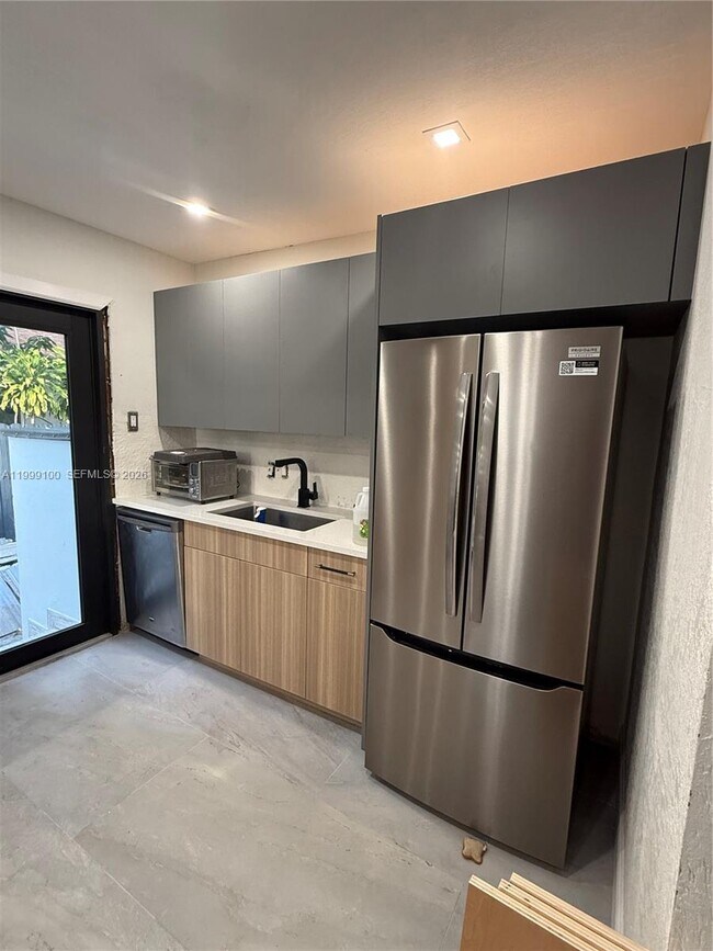 Photo - 423 NW 32nd Pl