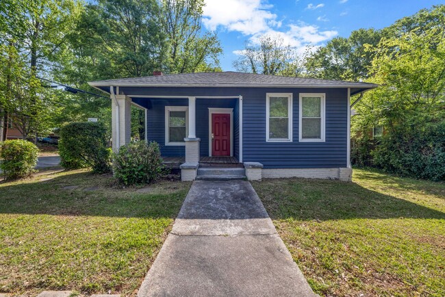 Building Photo - Charming 3 Bedroom, 2 Bathroom Home in the...