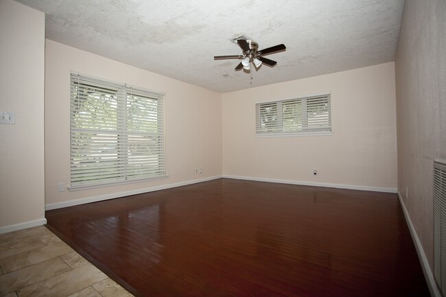 Building Photo - 938 Shawnee St