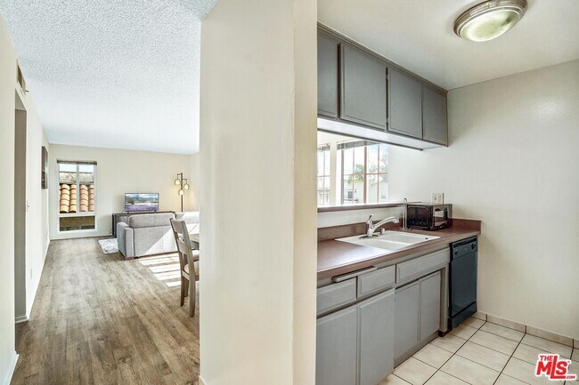 Photo - 3600 Bagley Ave Unit #201