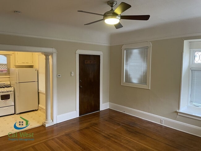Photo - $2595 - 1Bed 1Bath Beautiful Duplex on a Tree Lined Street in the Rose Garden Area! Unidad 1212
