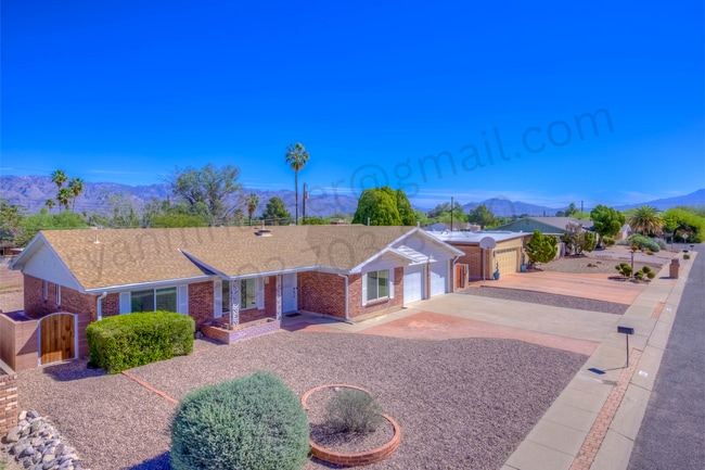 Photo - 6821 E 4th St