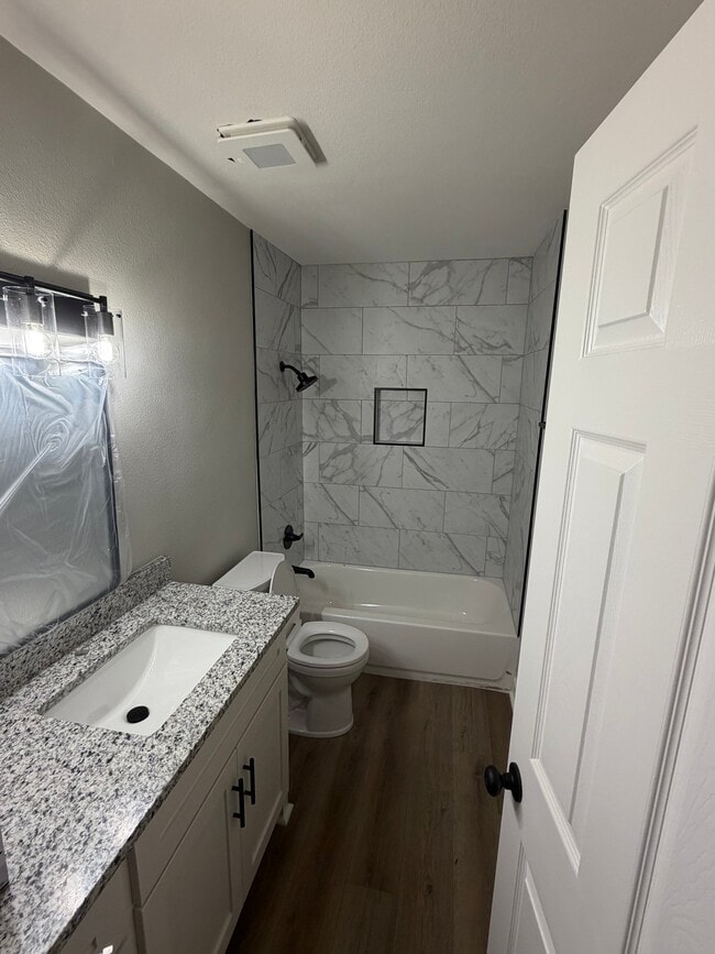 Photo - 704 Cedar Dr