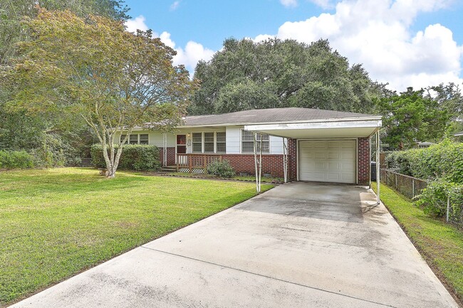 Single Family Home in Park Circle! - Single Family Home in Park Circle!