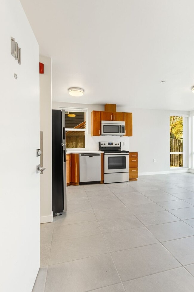 Photo - Gorgeous Studio in SW Seattle Unidad UT-YOO917_101