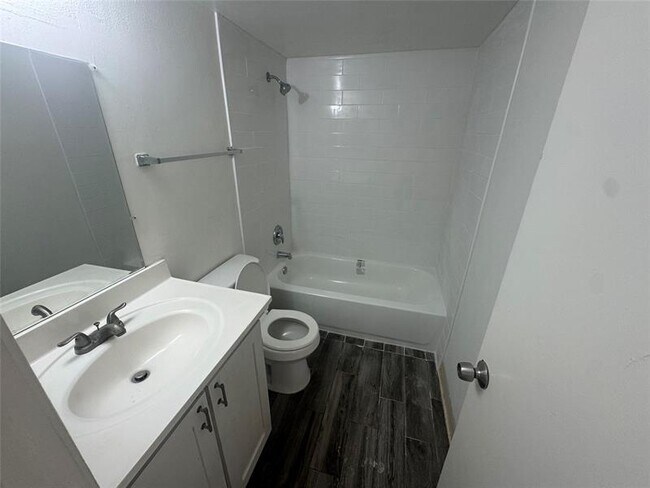 Photo - 5168 NE 6th Ave Unidad 414