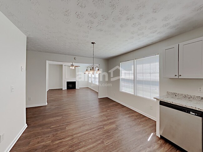 Photo - 1661 Boxcar Pl NE