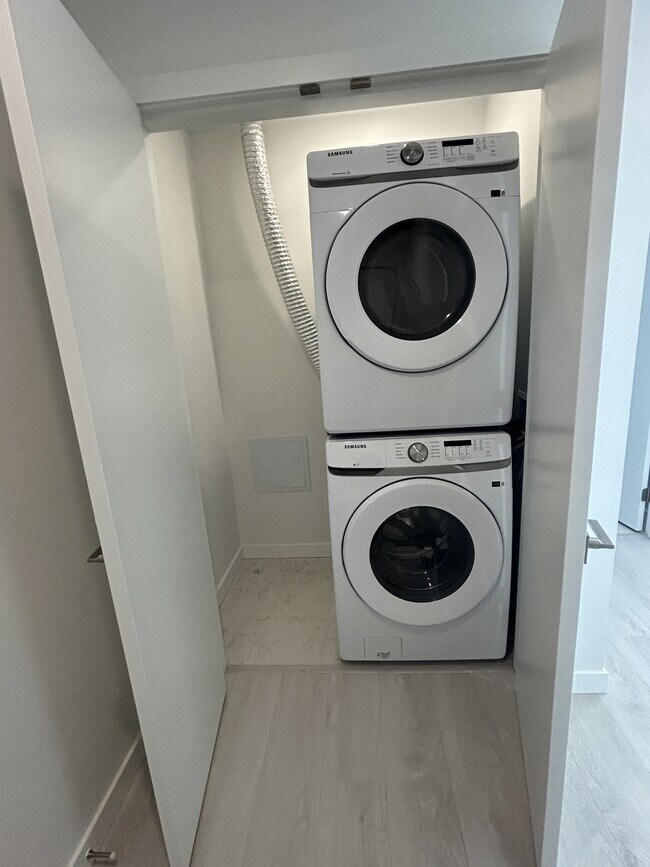 Photo - 13858-13108 108 Ave