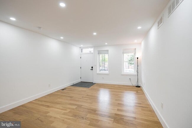 Photo - 2009 E Cumberland St