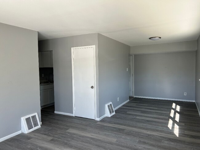 Photo - 323 Shepley Dr