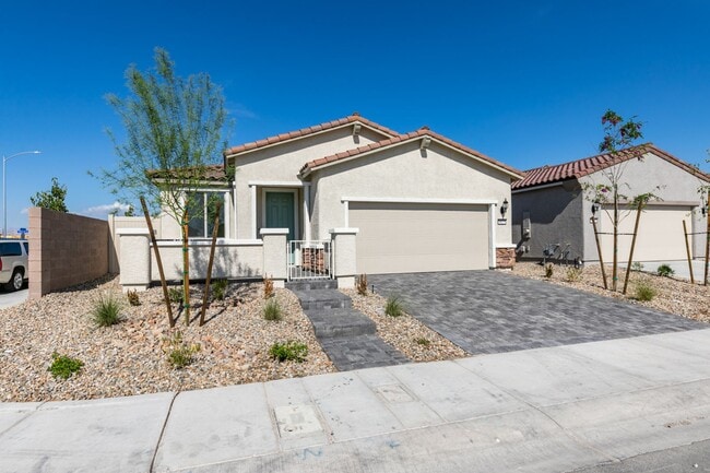 Photo - GORGEOUS SINGLE STORY WITH MANY UPGRADES*3 BEDROOMS*DEN!