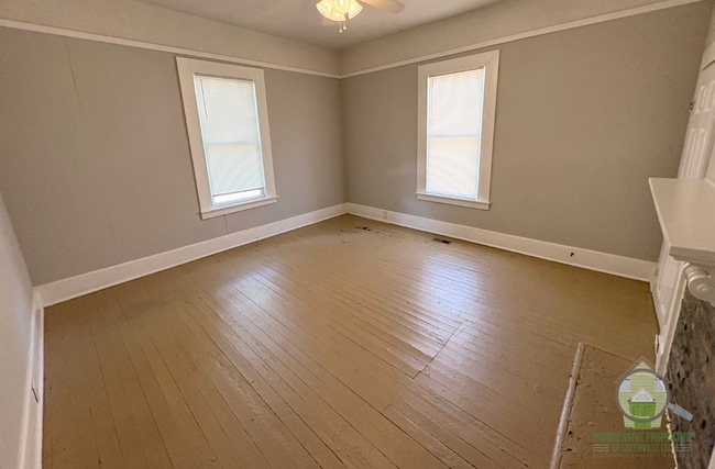 Photo - 520 Perry Ave