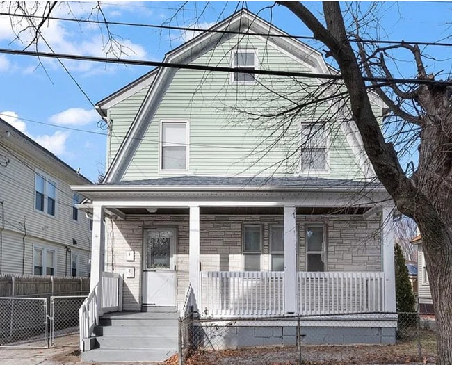 Building Photo - 71 Marion Ave N Unit 1A-1C