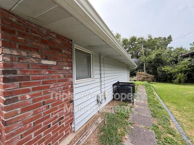 Photo - 810 St Anthony Ln