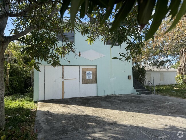 Building Photo - 413 N Sapodilla Ave Rental