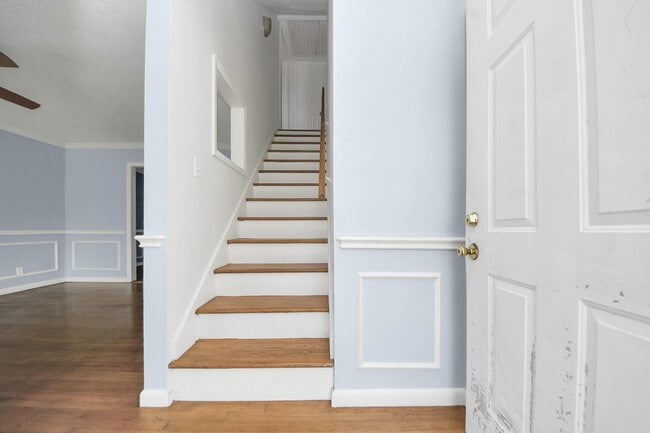 Photo - 2513 Leslie St