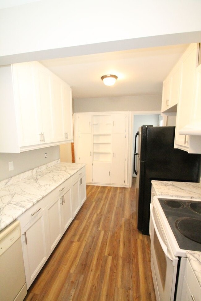 Photo - This 4br, 2bth home is for someone who wants way more than they pay for, so just keep a moving.